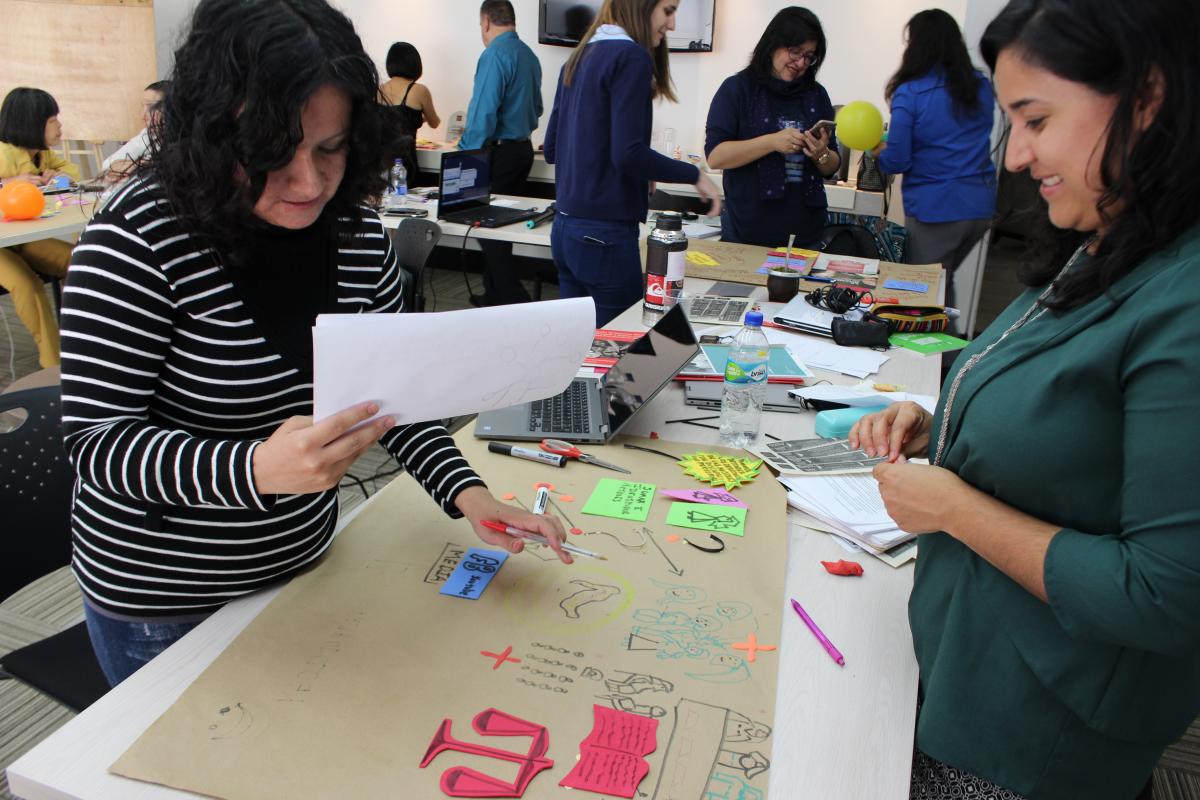 Natalia presenting her Theory of Change diagram in Bogota